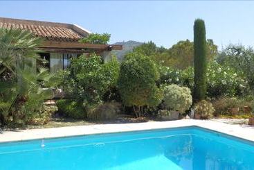 茅舍 Le Jardin De Falicon By Gites De France