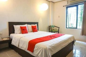 Hotel Reddoorz Near Jalan Yos Sudarso Manokwari
