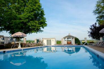 فندق The Village Inn