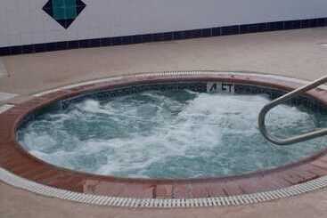 בית מלון כפרי Watson's Regency Suites