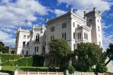 پانسیون Grab A Flat In Coroneo