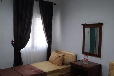 Hotel Oyo 3133 Wisma Yampi Syari Ah