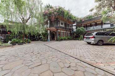 Urbanview Hotel Villa Surya Bandung