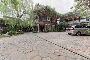 Urbanview Hotel Villa Surya Bandung