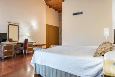 Отель Eurostars Monumento Monasterio De San Clodio