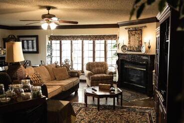 هتل Williamsburg Sampler B & B