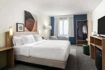 Отель Spark By Hilton Winchester