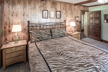 Talo Lady Marmalade S River Cottage  Five Bedroom Cabin