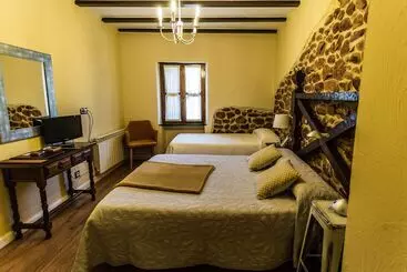 هتل Posada Real La Montañesa