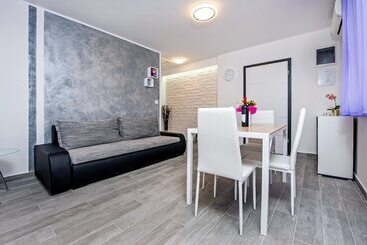 Apartamente turistice Apartment And Studio Tereza