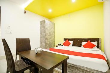 Hotel Oyo 67162 Apple Inn