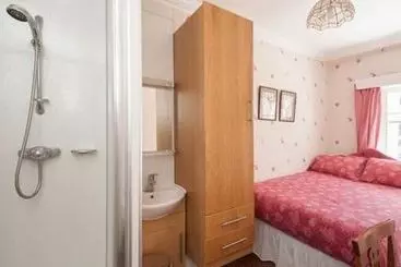 خانه The Beachfront B&b