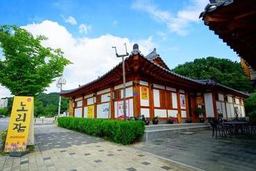 Пансион Norijam Hanok Traditional House Two