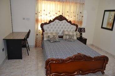 Appartment Shenocho Properties