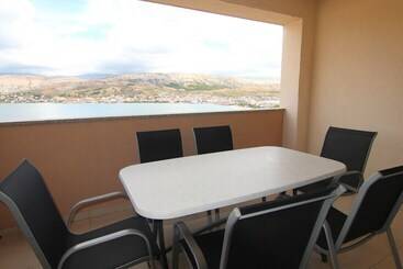 آپارتمان‌های توریست‌ها Apartments Jesen Augustin