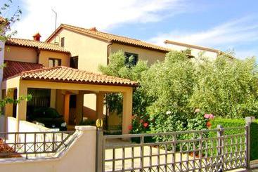 Отель Apartments Miljenko