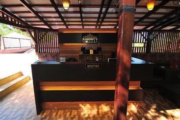 Отель Spot On 89623 Nawawi's Backpackers