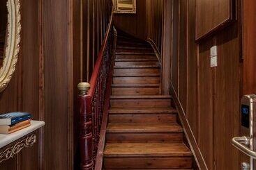 پانسیون Old Town Suites