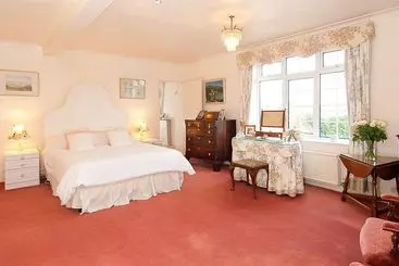 فندق Higher Huxley Hall