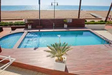 Hotelli Sunday's Beach