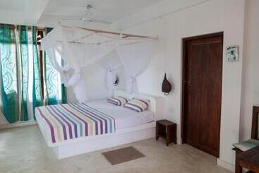 Hotell East Surf Cabanas
