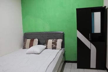 Hotel Oyo 3449 Putri Garuda