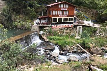 تختخواب و صبحانه şelale Apart