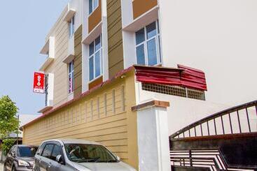 Hotell Adam Malik Guesthouse Near Regale Icc Medan Mitra Reddoorz