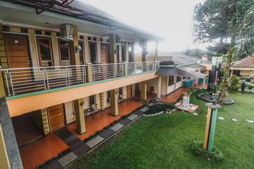 Hotell Reddoorz Plus At Megamendung Puncak Bogor