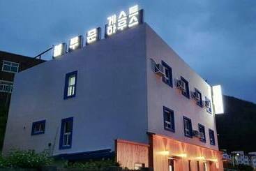 Bluemoon Guest House Hostel