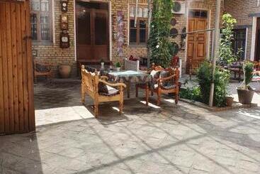 Pensió Ravshan Boutique