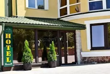 Geneva Hotel 800 метрів від Mcdonald S