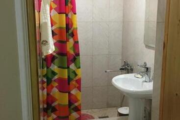 Pensión Guest House On Shakirbay 11