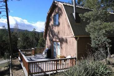 کلبه Mama Bears Den Two Bedroom Cabin