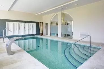 هتل آپارتمان Grupotel Macarella Suites & Spa