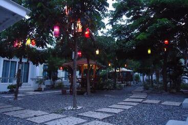 酒店 Charlie S Bungalows