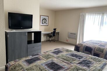 Apple Valley Hotel & Lodge