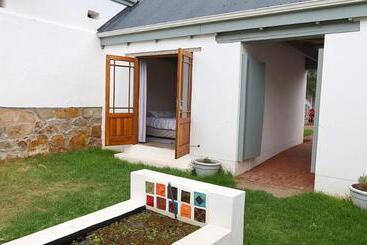 Общежитие De Bos Backpackers