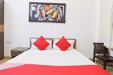 Hotel Oyo 65630  New Raj Kamal