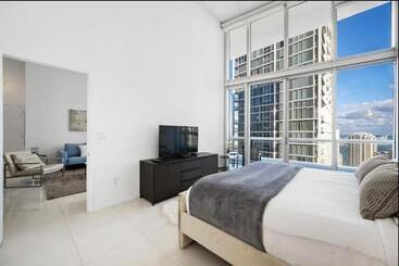 מלון דירות Icon Brickell Residences