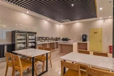 Hotelli Greentree Inn Beijing Daxing District Huangcun West Street Metro Station