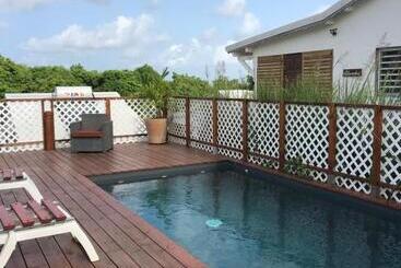 پانسیون Les Aloès By Creyol Animal