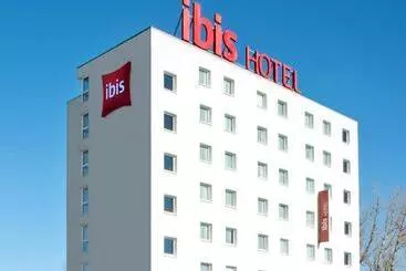 בית מלון כפרי Ibis Warszawa Ostrobramska