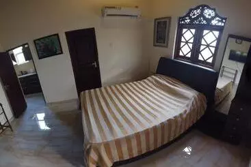 Hostel White Elephant Villa & Restaurant