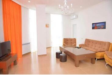 هتل Orange Home