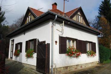 Pensjonat Boróka Apartmanházak   Fagyöngy House