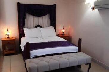 Central Park Otel   Adult Only