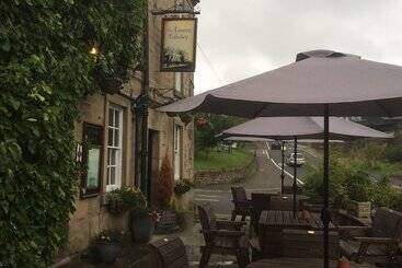 بنسيون The Tavern