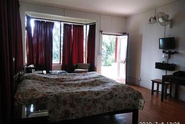 Hotel Clouds End Villa Cottages