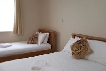 Hazelbrook House B&b